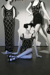 Circus Artist Chic Image 4