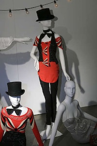 Circus Artist Chic Image 6