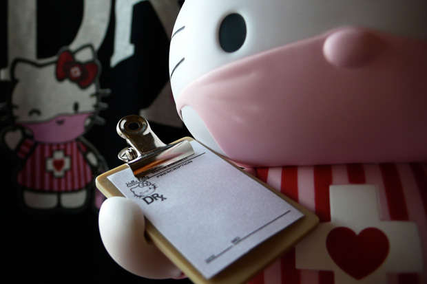 Candy Striper Kitties: The Dr. Romanelli Hello Kitty Dolls Could