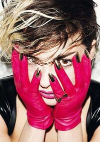 Metal Fingernail Gloves Image 2