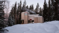 Log Cabin-Inspired Minimal Homes Image 1