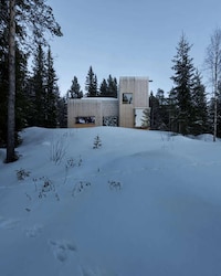 Log Cabin-Inspired Minimal Homes Image 2