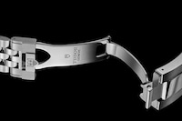 Posh Pink-Hued Timepieces Image 4