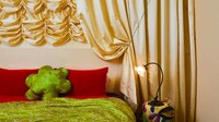 French Craft-Honoring Bold Homes Image 1