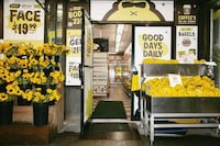 Disruptive Sun Care Pop-Ups Image 1