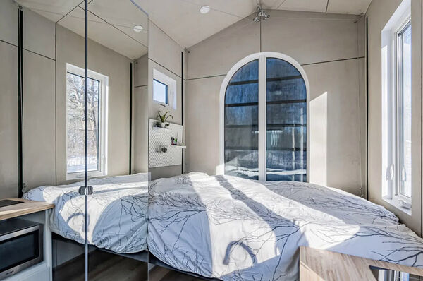 Versatile Interior Compact Homes Image 2