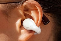 Noninvasive Clip-Style Earbuds Image 2