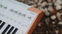 Stanalone 61-Key Synthesizers