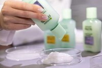 Lab-Themed Hair Pop-Ups Image 4
