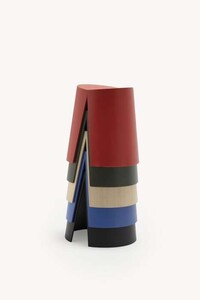 Ultra-Chic Minimalist Seating Designs Image 3