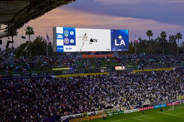 Logo-Centric Soccer Campaigns Image 2