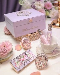 Rococo-Inspired Cosmetic Lines Image 4