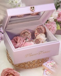 Rococo-Inspired Cosmetic Lines Image 5