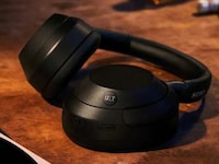 Bass-Boosting Headphone Models Image 3