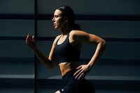 Hi-Tech Breast-Supporting Sports Bras Image 2