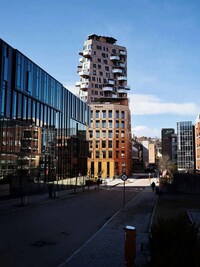 Multifunctional Angled Apartments Image 2