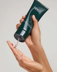 High-Performance Everyday Haircare Image 3
