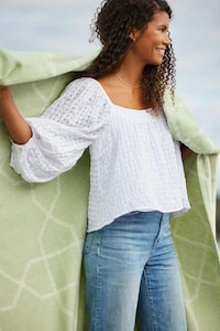 Stylish Lightweight Blankets Image 1