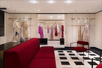 Color-Accented Flagship Stores Image 2