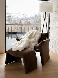 Luxurious Faux Fur Blankets Image 4