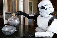 Sci Fi-Themed Popcorn Machines Image 2