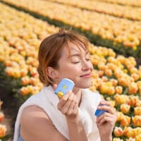 Tulip-Infused Sunscreen Sticks Image 2