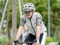 AI-Connected Sports Glasses Image 1