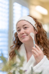 Touchless Skincare Applicators Image 1