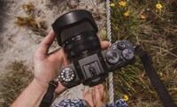 Lightweight Mirrorless Premium Cameras Image 3