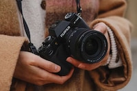 Lightweight Mirrorless Premium Cameras Image 5