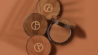 Luxurious Glow-Enhancing Bronzers Image 2