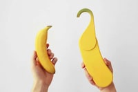 Banana-Inspired Clothing Hangers Image 2