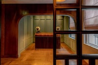 Lantern-Dangling Steakhouse Restaurants Image 1
