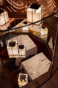 Lantern-Dangling Steakhouse Restaurants Image 2