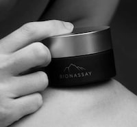 Replenishing Corrective Creams Image 3