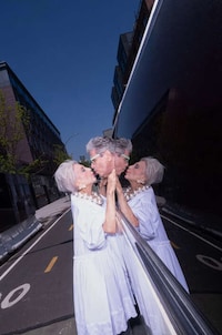 Non-Traditional Wedding Capsules Image 5