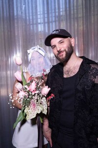 Non-Traditional Wedding Capsules Image 8