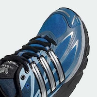 Juxtaposing Dynamic Running Shoes Image 3