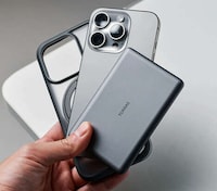 Magnetic Ultra-Slim Power Banks Image 5