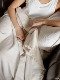 Ultra-Comfortable Home Blanket Image 5