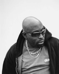 Streetwear-Informed Sleek Sunglasses Image 3