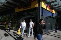 Compact Urban Discount Grocers