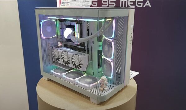 Ultra-Large-Capacity PC Cases