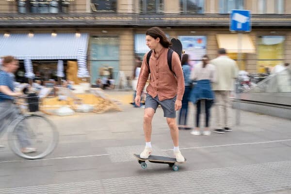Intuitive Remote-Free Electric Skateboards