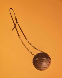 Cutting-Edge Wearable Furnishings Image 6
