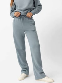 Luxurious Everyday Wear Image 3