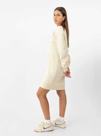 Luxurious Everyday Wear Image 5