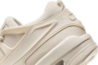 Adaptable Modern Lifestyle Sneakers Image 1
