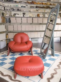 Wrinkled Plush Collaborative Chairs Image 2