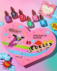 Cartoonish Nail Polish Lines Image 3